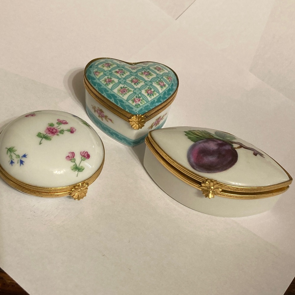L’moges tricket boxes collection set of 3. I porcelain / ceramic brass